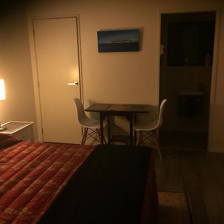 Accommodation In Frimley Хейстингс Екстериор снимка