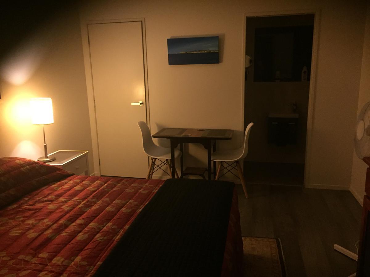 Accommodation In Frimley Хейстингс Екстериор снимка