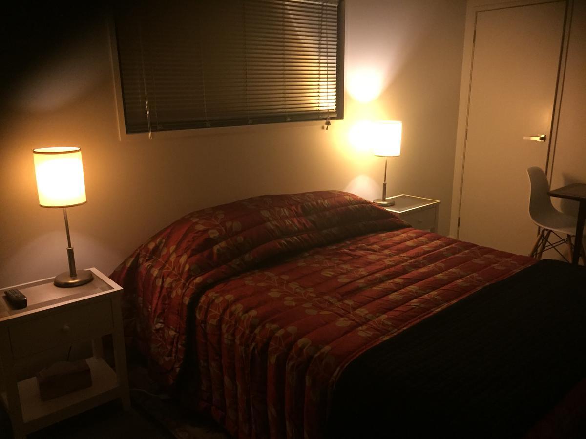 Accommodation In Frimley Хейстингс Екстериор снимка