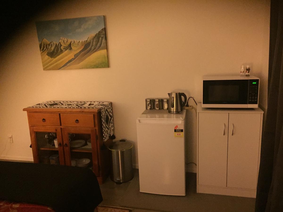 Accommodation In Frimley Хейстингс Екстериор снимка