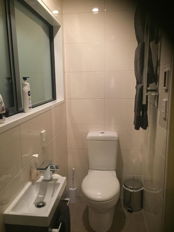 Accommodation In Frimley Хейстингс Екстериор снимка